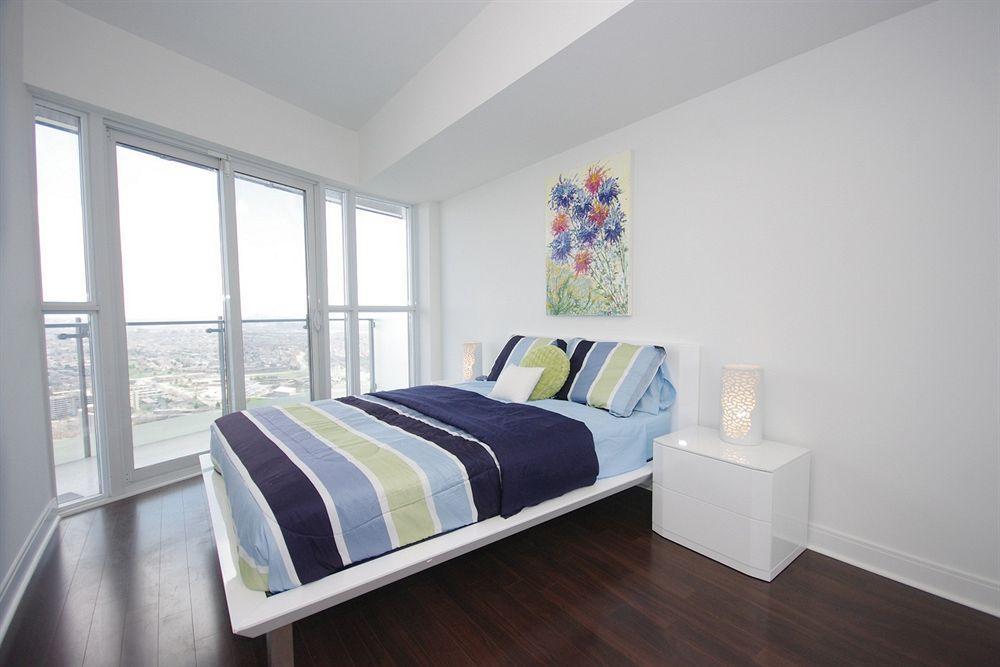 Downtown Mississauga Executive Suites Sq1 Eksteriør billede
